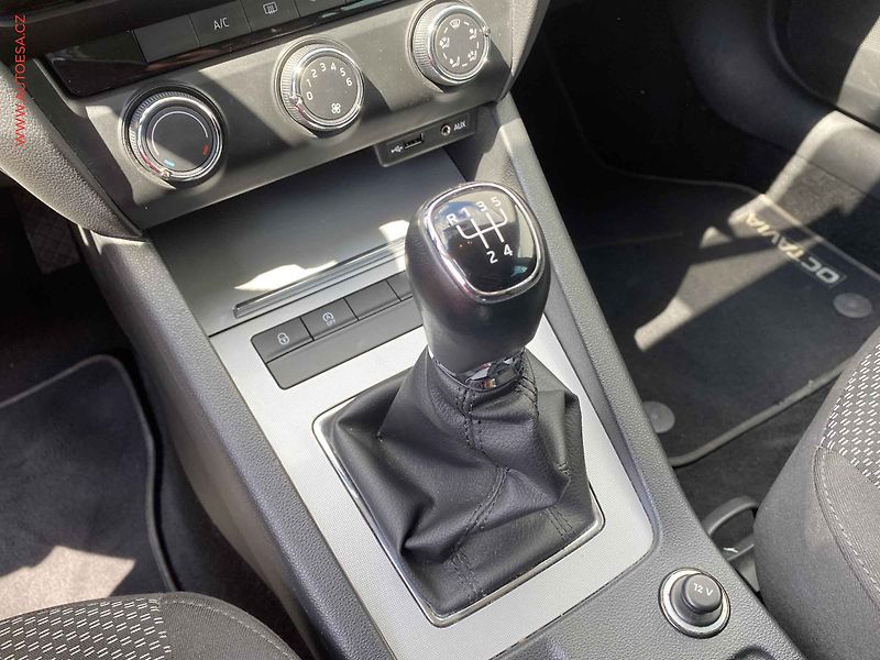 Škoda Octavia (2014) 1.6 TDi, Ambition, navi - fotka 16 z 18