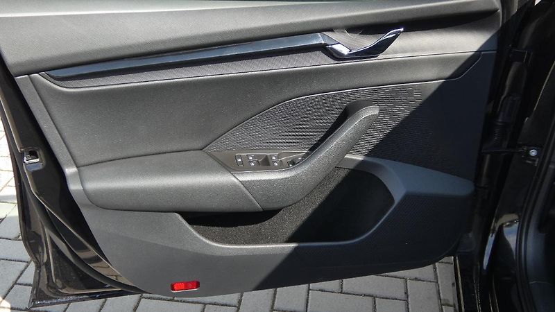 Škoda Octavia Combi 2,0 TDI Ambition - fotka 8 z 22