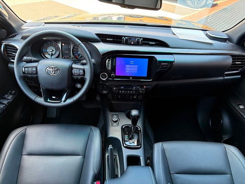 Toyota Hilux 2.8 INVINCIBLE skladem - fotka 14 z 18