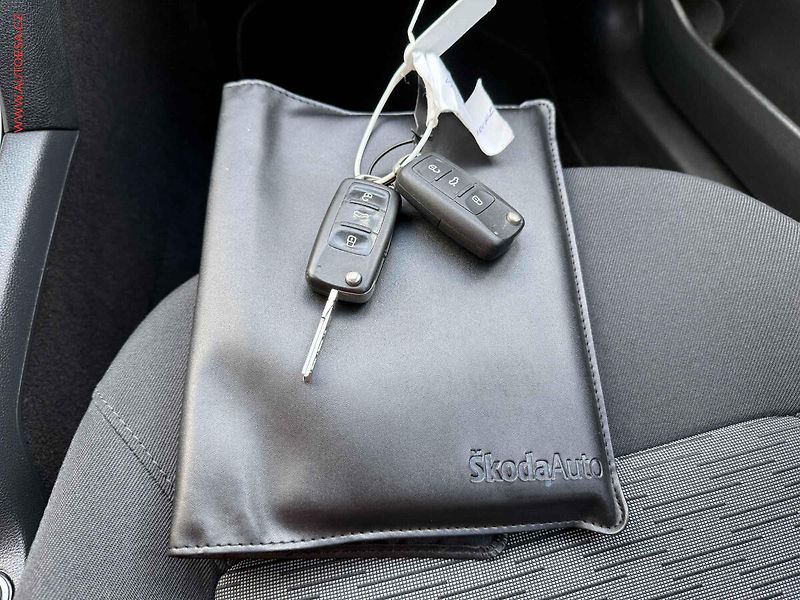 Škoda Octavia (2010) 1.2 TSi, ČR, Ambiente - fotka 15 z 15