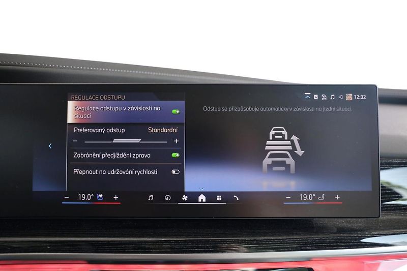 BMW Řada 7 740d xDrive - fotka 23 z 42