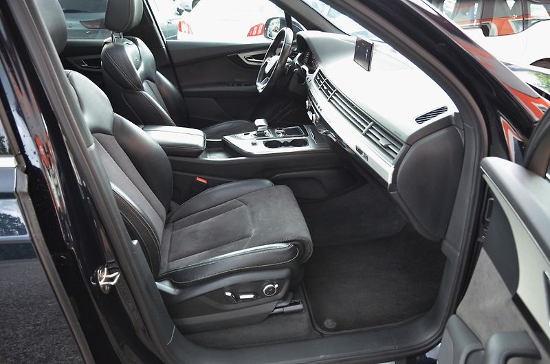Audi Q7 (2015) 3.0 TDi Quattro S-LINE / ČR - fotka 14 z 47