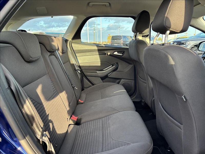Ford Focus 1,5 TDCI 88kW Titanium - fotka 16 z 38