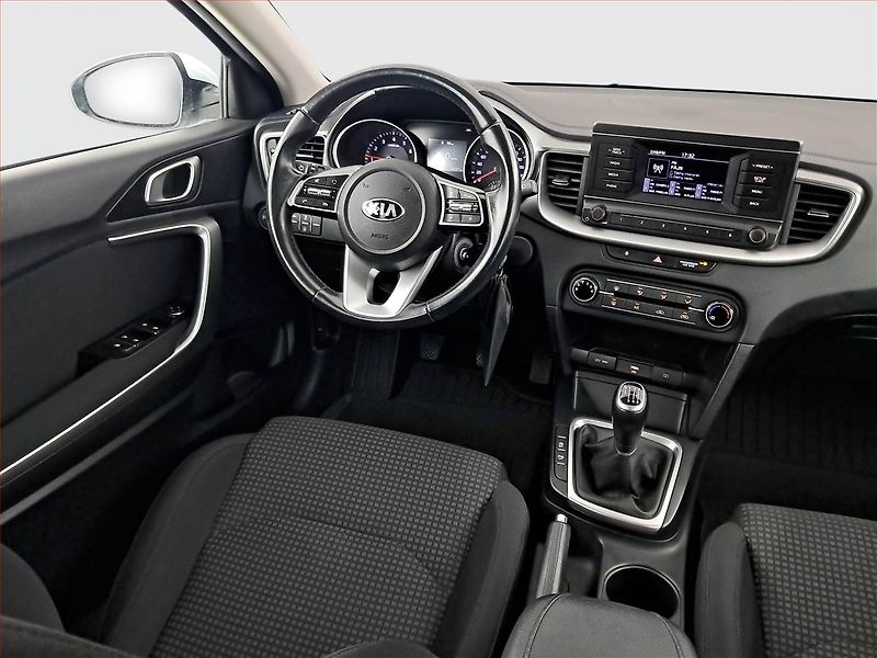 Kia Ceed (2021) 1.0 T-GDI, Serv.kniha - fotka 7 z 17