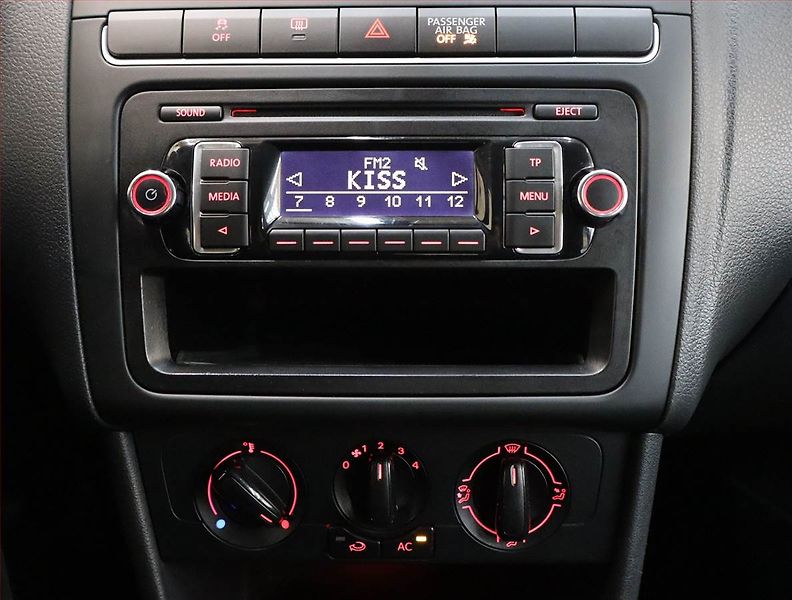 Volkswagen Polo (2012) 1.2 TSI, Serv.kniha - fotka 12 z 15