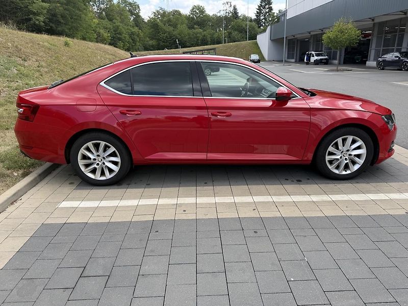 Škoda Superb - fotka 5 z 14