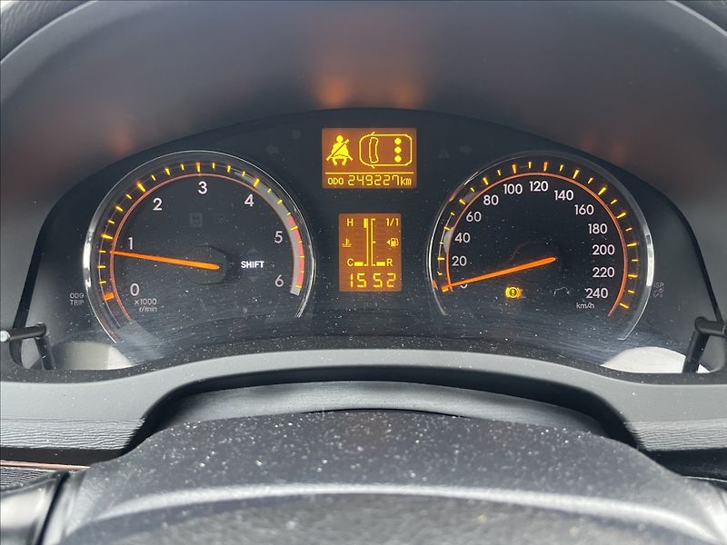 Toyota Avensis 2,0 D-4D 93 kw Klima bez koroz - fotka 15 z 30