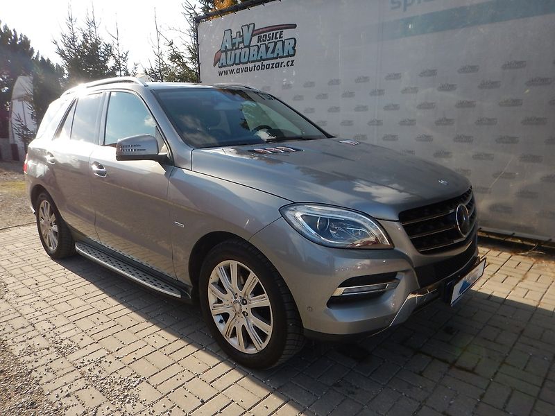 Mercedes-Benz Třídy M ML 350 BLUETEC 4MATIC - fotka 7 z 17