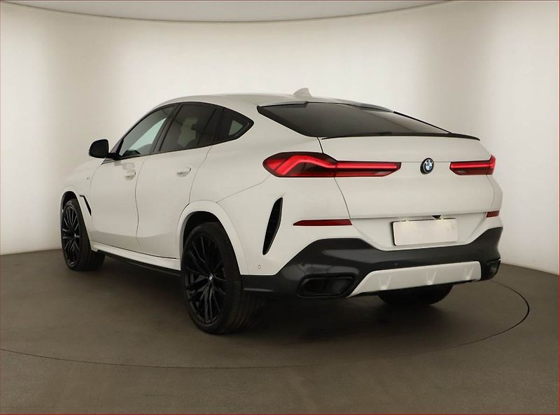 BMW X6 (2022) xDrive40i, ACC, Výhřev, Kamera - fotka 4 z 28