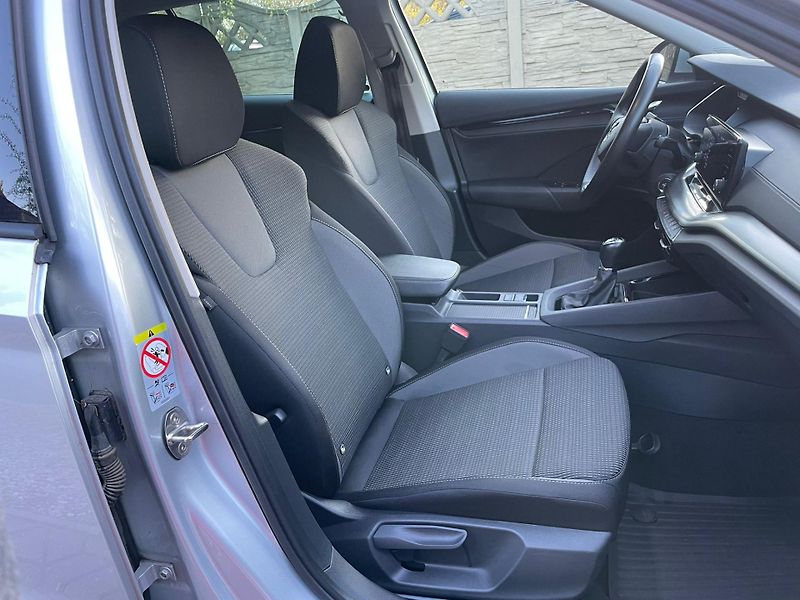 Škoda Octavia 1.5TSi 1.MAJ ČR NEBOUR. ZÁRUKA - fotka 16 z 20