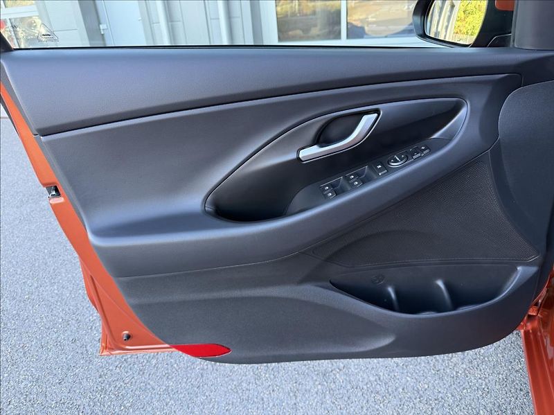Hyundai i30 1,5 DPi  HB FL Family Climate - fotka 9 z 25