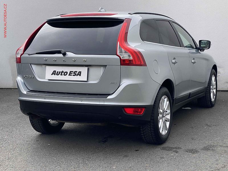 Volvo XC60 (2009) 2.4 D5 4WD, ČR, Summum, AT - fotka 4 z 18