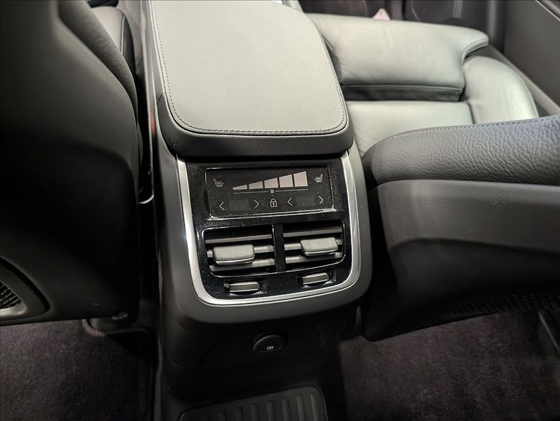 Volvo XC90 T8 Plus Dark Recharge AWD - fotka 33 z 39