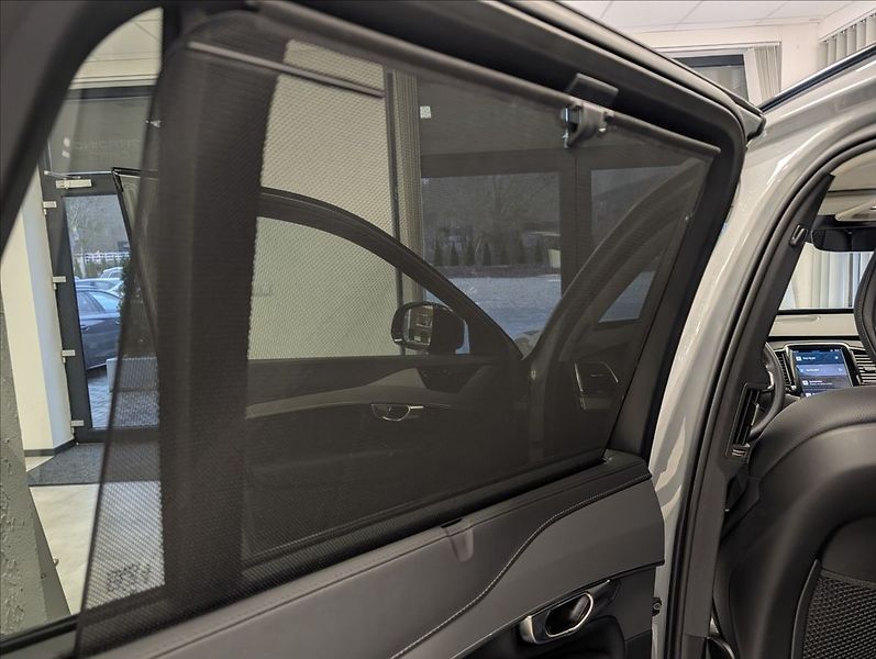 Volvo XC90 T8 Plus Dark Recharge AWD - fotka 31 z 39