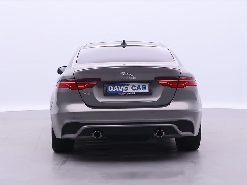 Jaguar XE 2,0 P300 221kW R-Dynamic DPH - fotka 6 z 43
