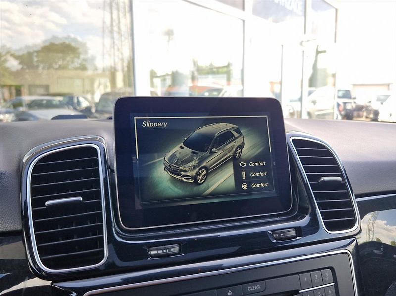Mercedes-Benz GLE 3,0 i AMG 270kW 4MATIC PANORAM - fotka 41 z 50