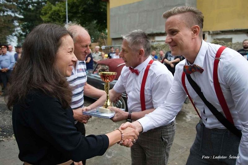 Do Hříškova dorazil na jubilejní veteránský sraz rekordní počet vozidel.