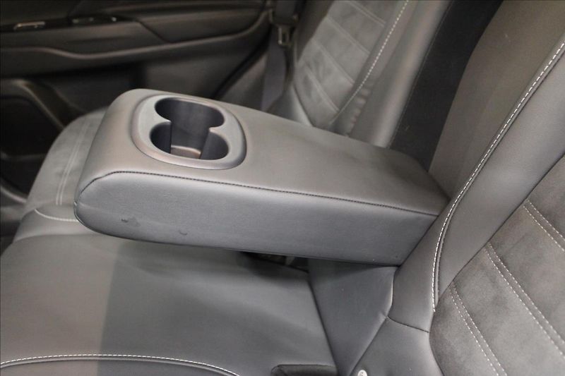 Mitsubishi Outlander 2,0 i Plus 4x4 PHEV Hybrid - fotka 25 z 35