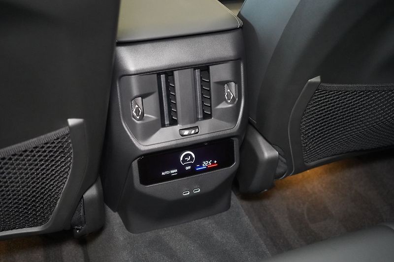 BMW X3 M50 xDrive, Nezávislé, Tažné - fotka 47 z 50