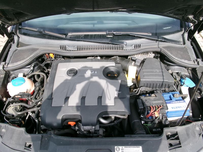 Seat Ibiza (2011) 1,6TDI KLIMA BT USB TEMP - fotka 23 z 29