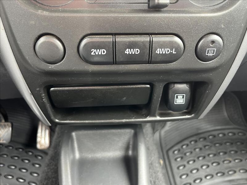 Suzuki Jimny 1,3 i RANGER 4x4 SERVIS TAŽNÉ - fotka 16 z 32