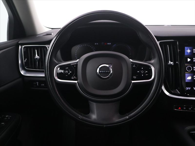 Volvo V60 2,0 T6 186kW 4x4 MomentumPro - fotka 14 z 28