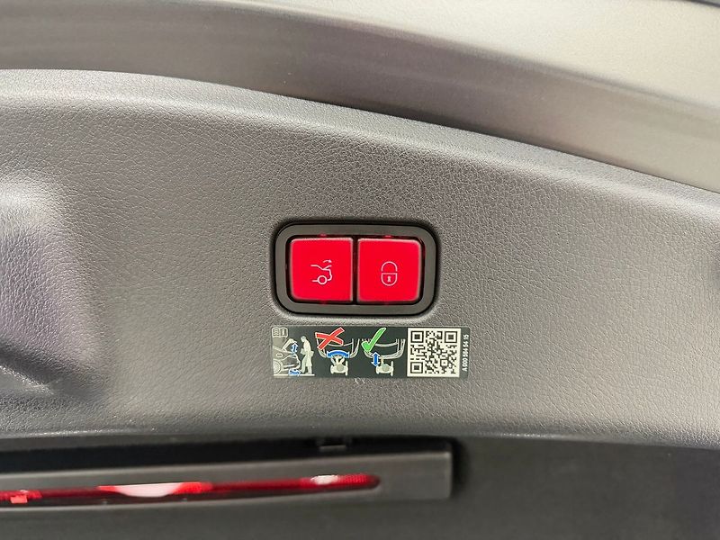 Mercedes-Benz CLE 4MATIC AMG, BURMESTER, PANORAM - fotka 31 z 33