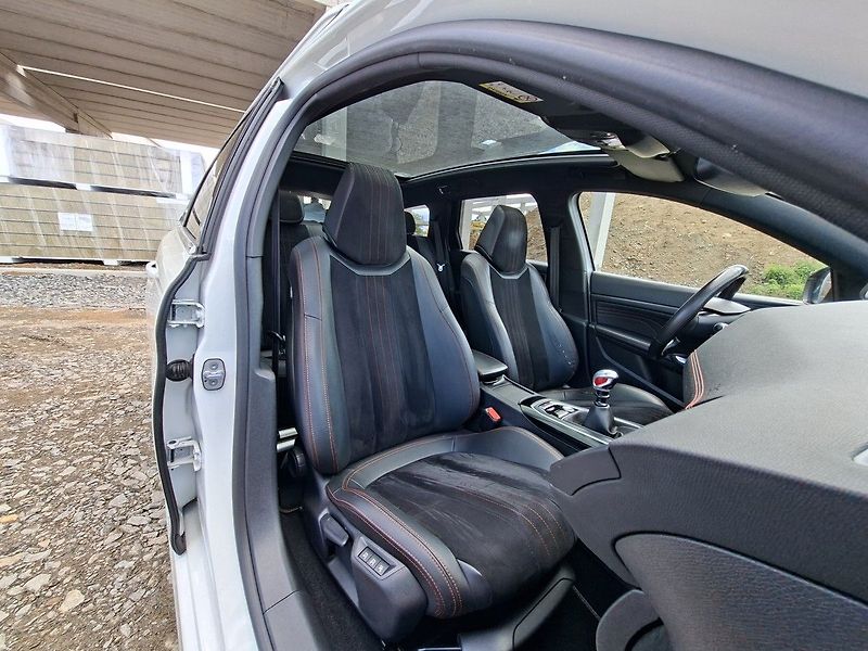 Peugeot 308 SW GT 1,6 THP 205k M6 - fotka 15 z 29