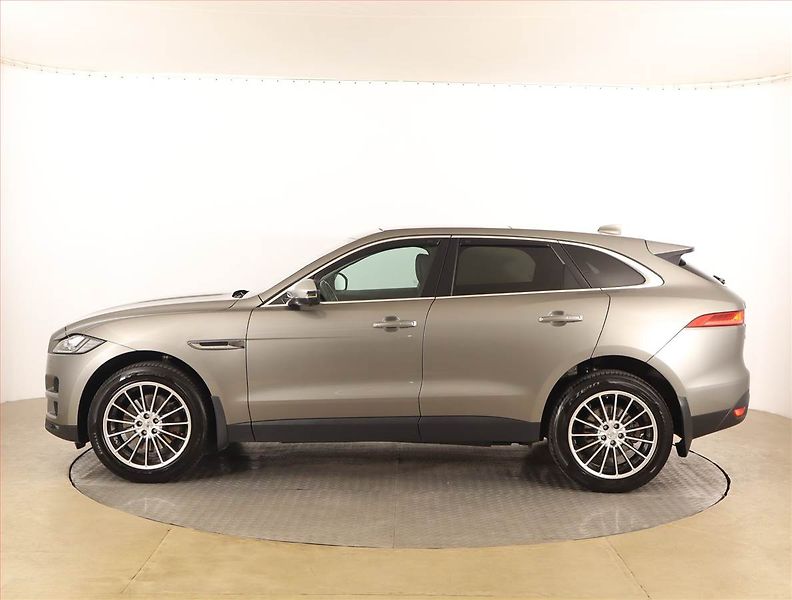 Jaguar F-Pace (2018) 30d AWD, 4X4, Automat - fotka 3 z 21