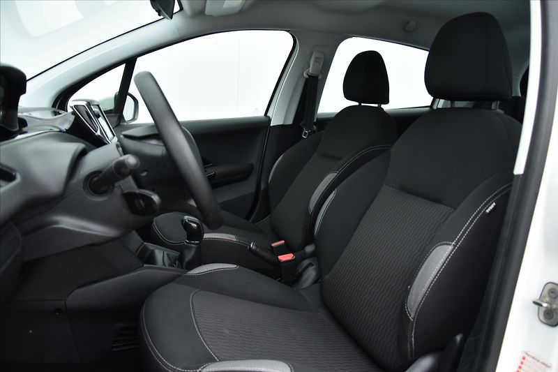 Peugeot 208 1.2i 60kW 1.MAJITEL DPH ČR - fotka 9 z 19