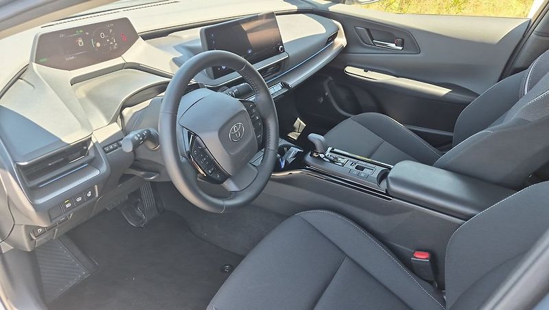 Toyota Prius 2.0PHEV Prestige Skyview - fotka 9 z 30