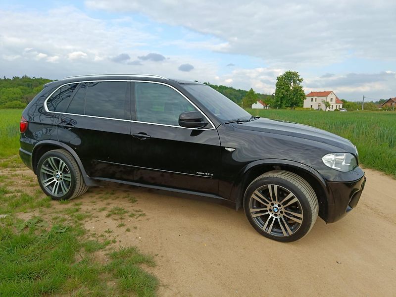 BMW X5 (2010) M-packet - fotka 3 z 28