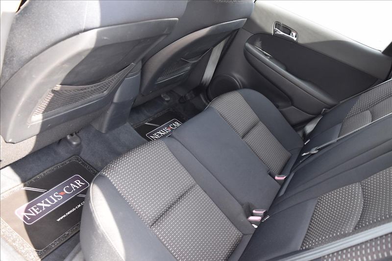 Hyundai i30 1,6 CRDi 66KW COMFORT+ 2XKOLA - fotka 18 z 42