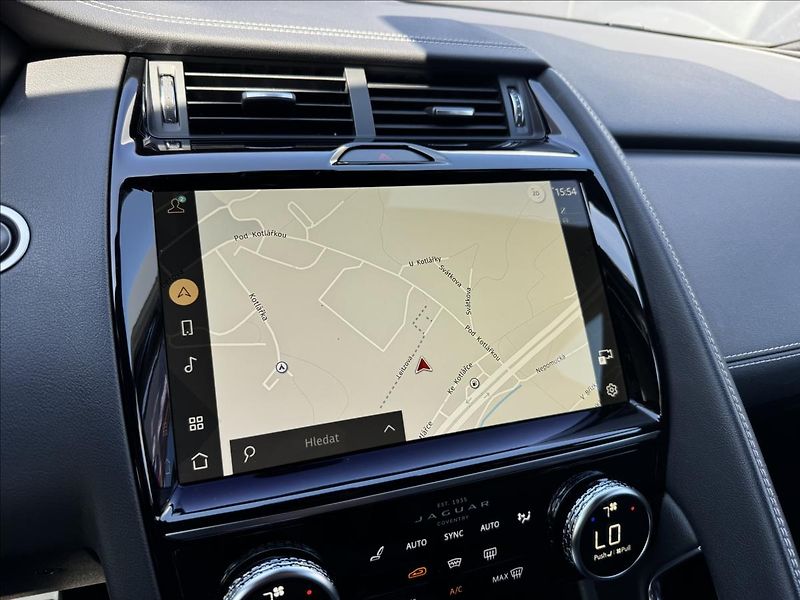 Jaguar E-Pace 1,5 P300e R-Dynamic SE AWD AT - fotka 21 z 34