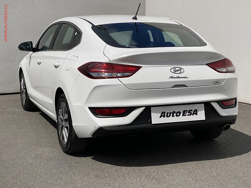 Hyundai i30 (2018) 1.0 TGDi, ČR, AC, tempo - fotka 6 z 18