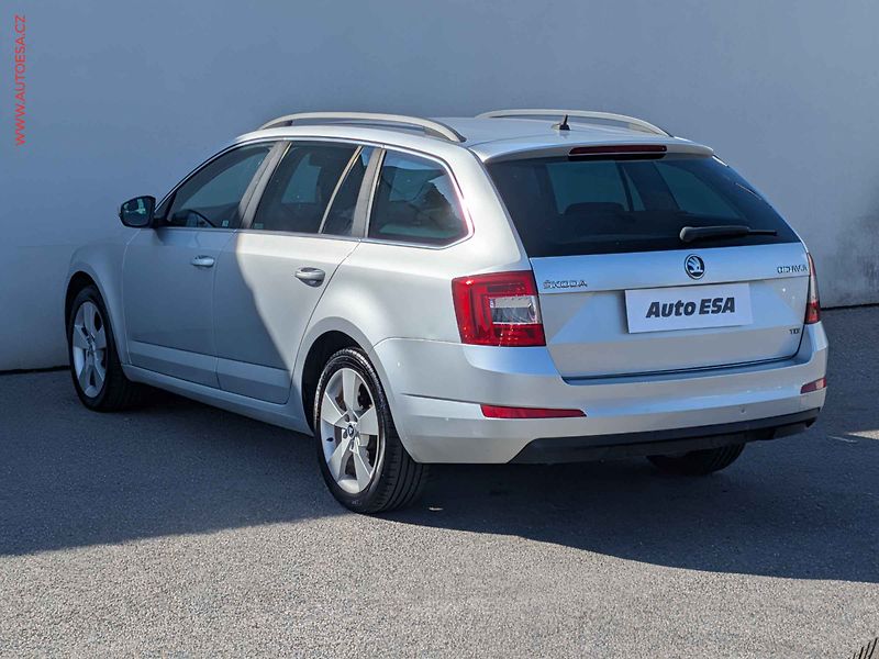 Škoda Octavia (2013) 1.6TDi, ČR, Elegance, bixen - fotka 6 z 15
