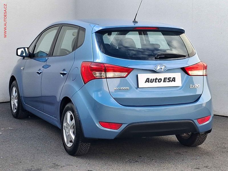 Hyundai ix20 (2012) 1.6i, 1.maj,ČR, AC. STK6/28 - fotka 6 z 17