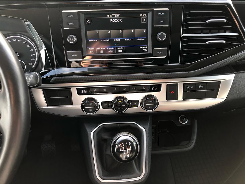Volkswagen Multivan 6.1 2.0 TDi BULLI - fotka 20 z 29