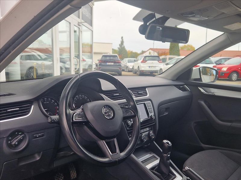 Škoda Octavia 2,0 TDI 110kW TAŽNÉ VÝHŘ. NOSI - fotka 20 z 41