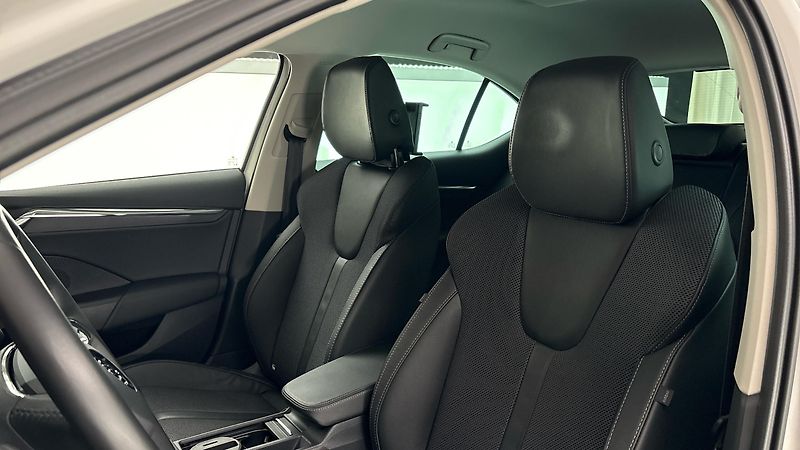 Škoda Octavia 2.0 TDI Style - fotka 15 z 27