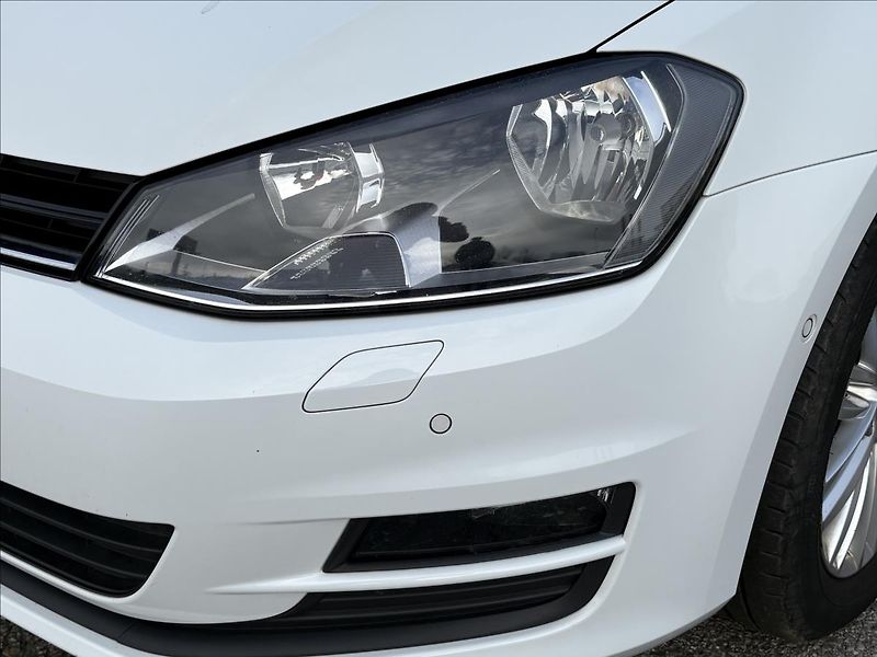 Volkswagen Golf 2,0 TDi 110kW CUP,Navi,Výhřev - fotka 35 z 40