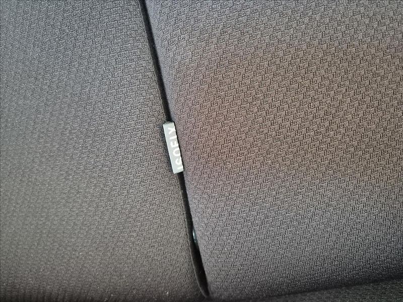 Toyota iQ 1,0 i 50Kw Klima Webasto ALU - fotka 16 z 26