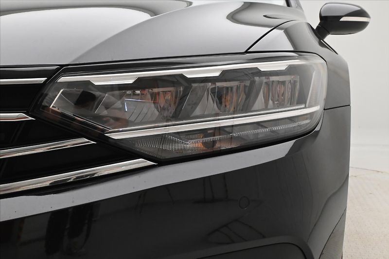 Volkswagen Passat 2,0 TDI 110 kW DSG Business Zá - fotka 30 z 32