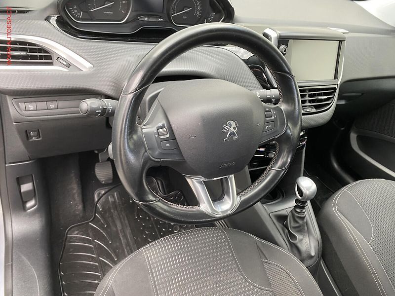 Peugeot 208 (2019) 1.2PT, Allure, navi - fotka 12 z 15
