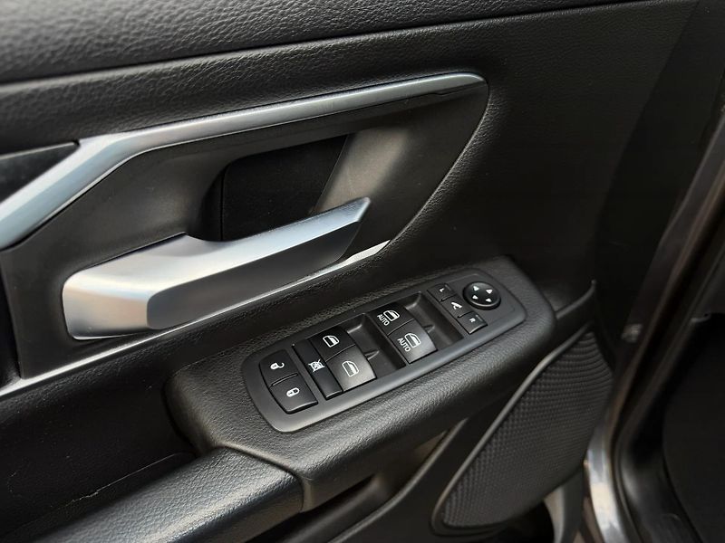 Dodge RAM (2019) +HEMI+LPG+OFFROAD PAKET+ - fotka 15 z 22