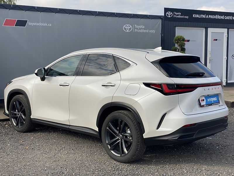 Lexus NX 350h 2.5HEV, ČR, ExecutiveTOP, 4x4 - fotka 4 z 40
