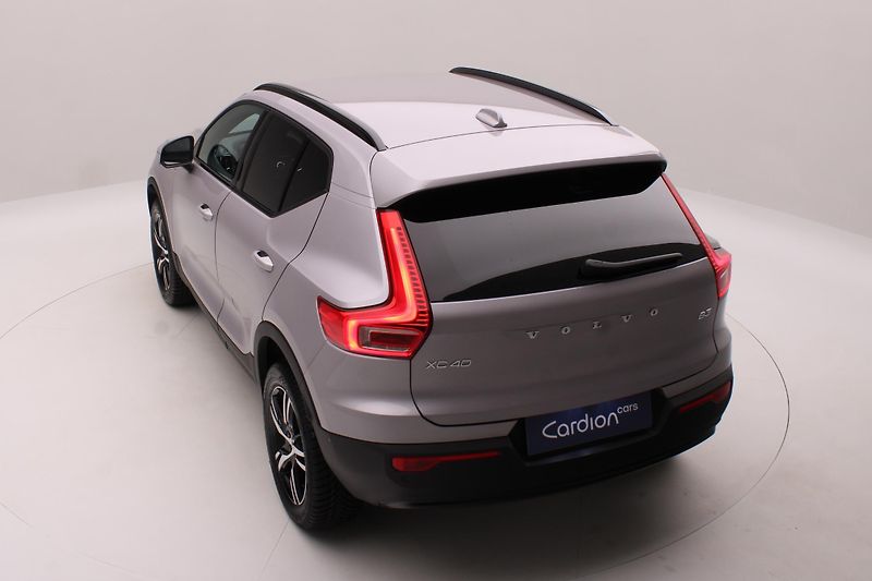 Volvo XC40 (2025) B3 AUT DARK PLUS - fotka 16 z 48