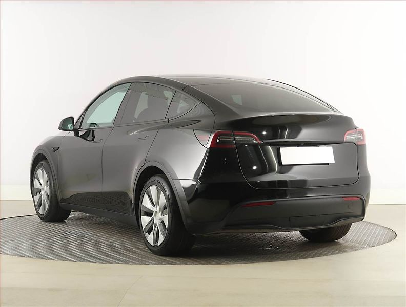 Tesla Model Y (2023) RWD LFP 60kWh, SoH 98% - fotka 4 z 33