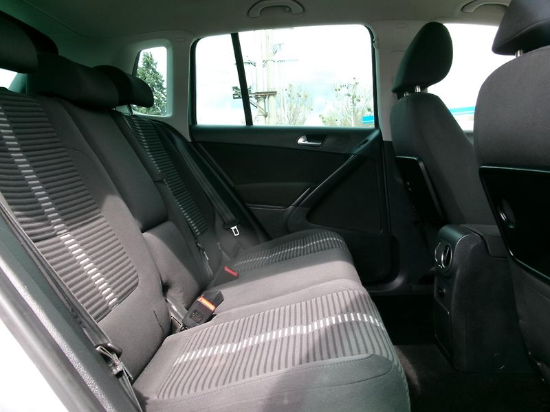 Volkswagen Tiguan (2010) 2,0TDI DSG AC 4x4 TEMP TAŽNÉ - fotka 15 z 31