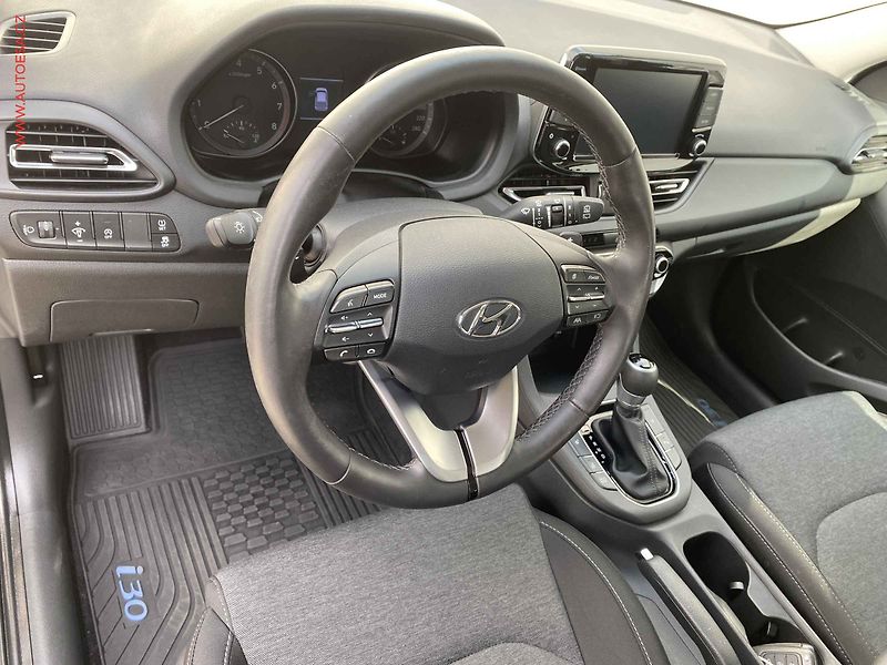 Hyundai i30 (2023) 1.5 T-GDi, Smart, AT, LED - fotka 13 z 21